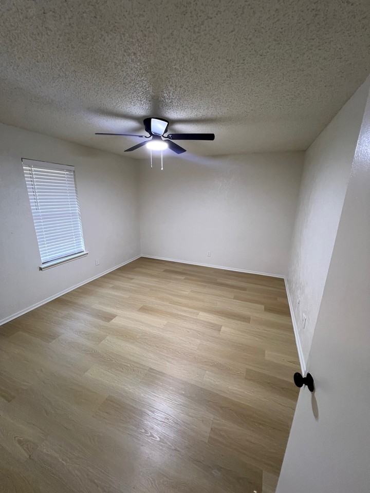 2800 Victory Dr #308 - Photo 5 of 9