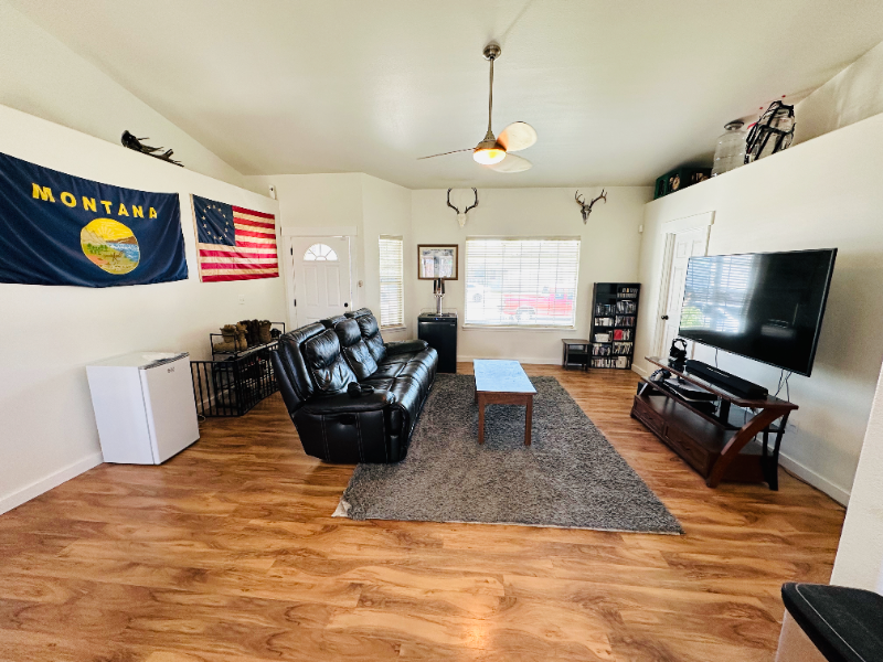 1560 Peregrine Dr - Photo 3 of 27