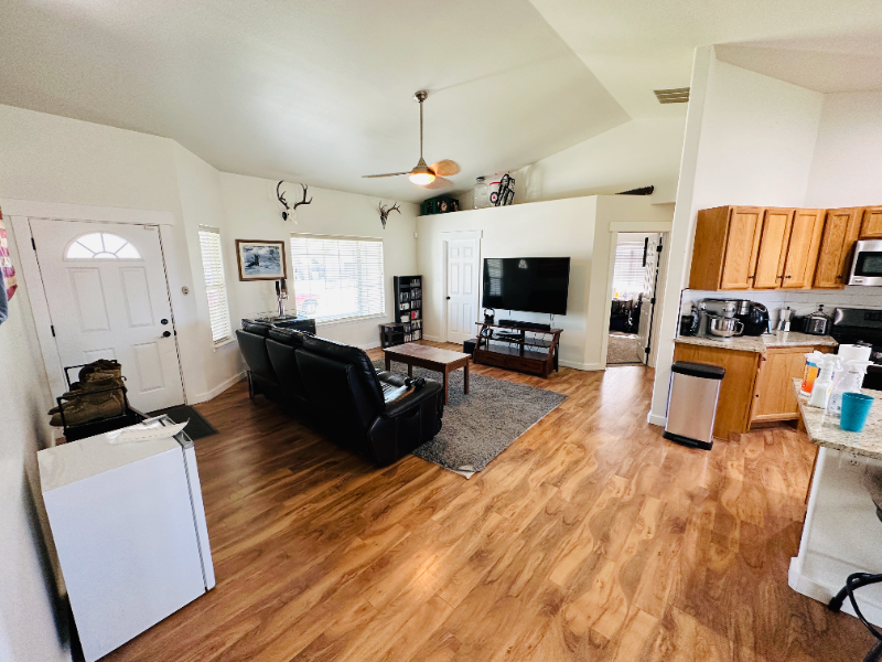 1560 Peregrine Dr - Photo 4 of 27