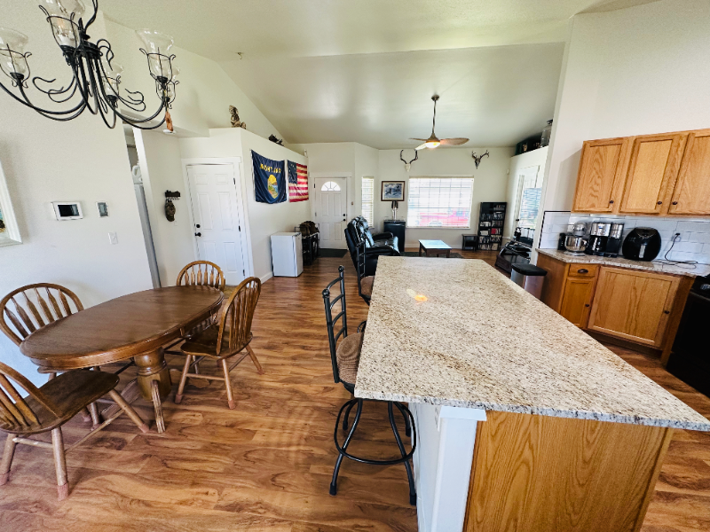 1560 Peregrine Dr - Photo 5 of 27