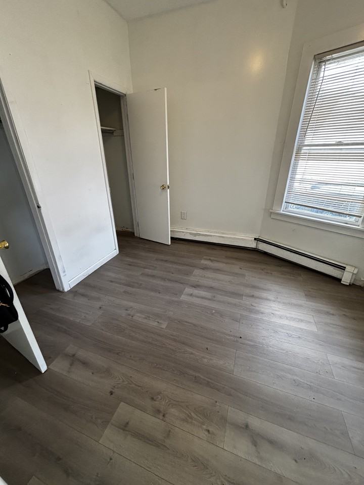 615 E 24th St #1 - Photo 3 of 8