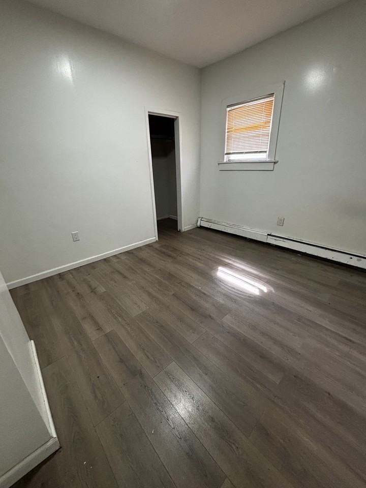 615 E 24th St #1 - Photo 4 of 8