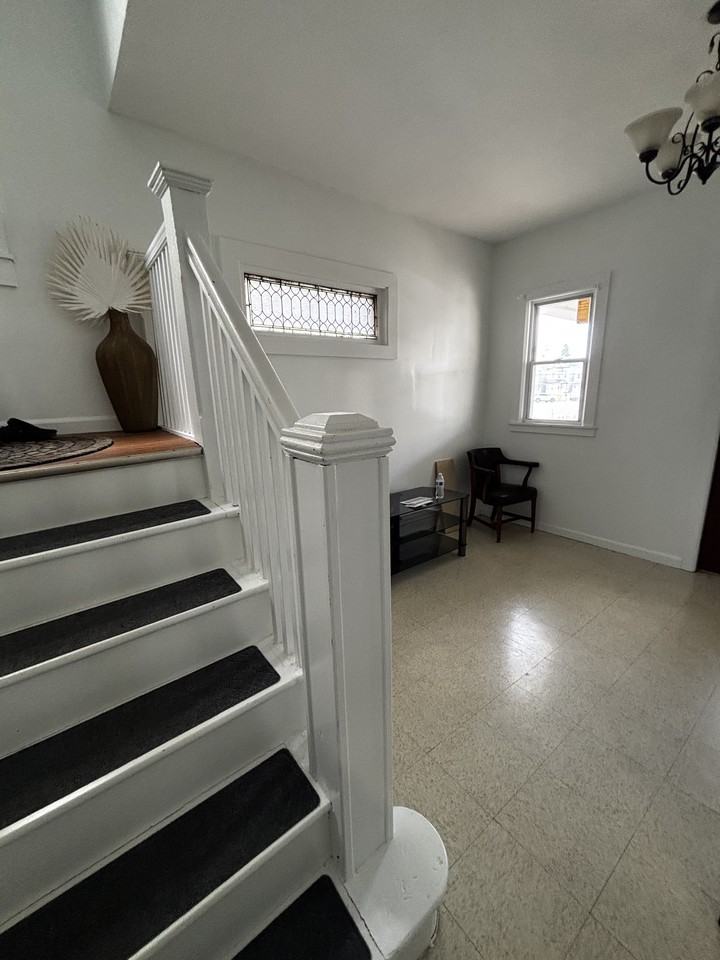 615 E 24th St #1 - Photo 5 of 8