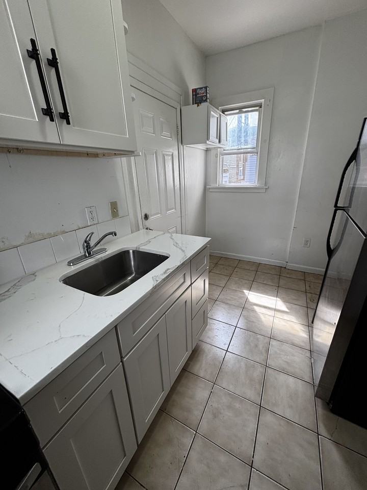 615 E 24th St #1 - Photo 6 of 8