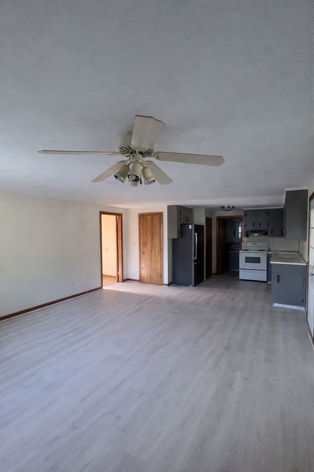 73 Shawn Dr #2S - Photo 2 of 3