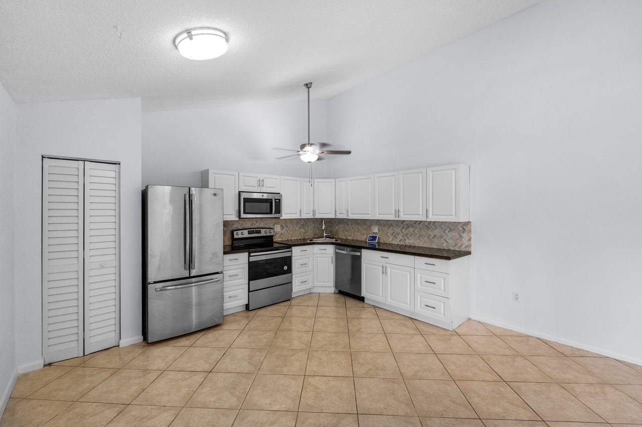 9879 Boca Gardens Trl #A - Photo 3 of 18