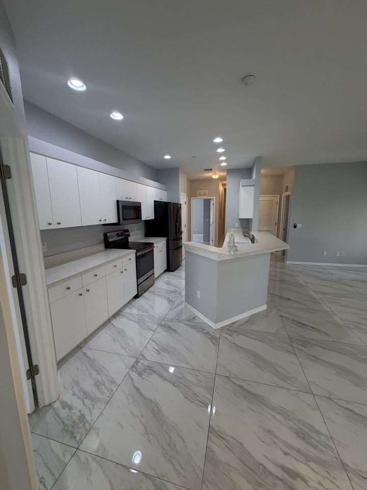 19949 Lake Vista Cir N #1 - Photo 3 of 17