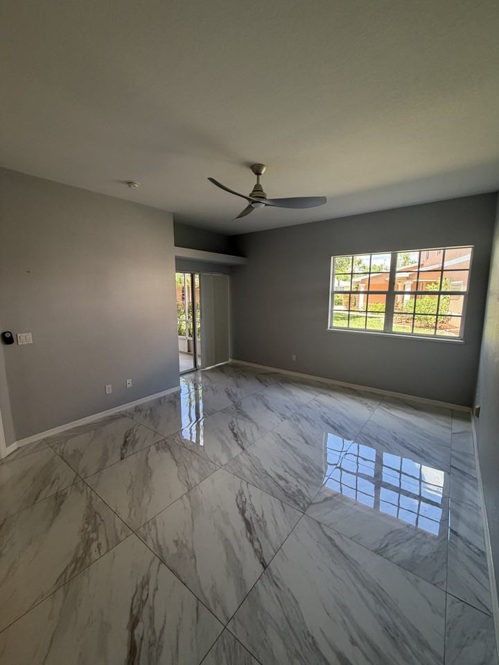 19949 Lake Vista Cir N #1 - Photo 4 of 17