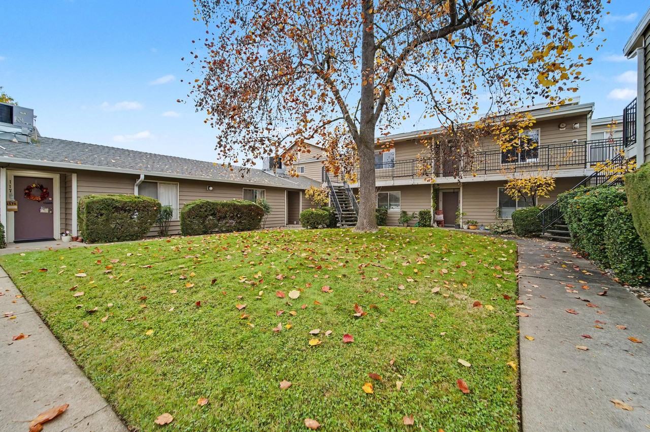 1576 Heather Dr #212 - Photo 3 of 4