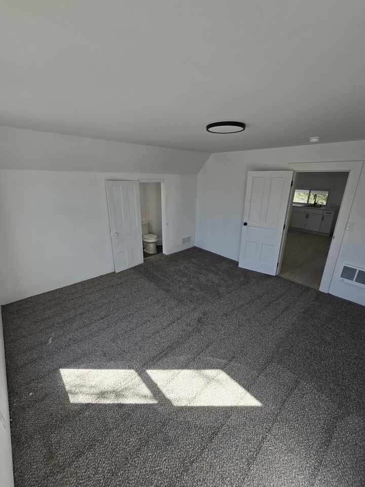 113 W Liberty St #2 - Photo 7 of 10