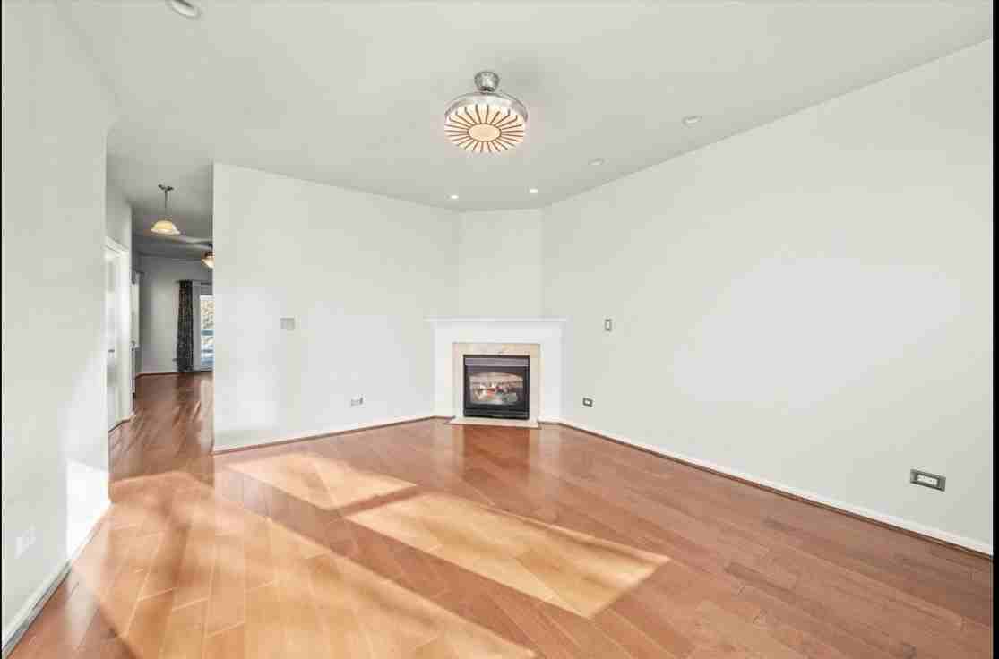 3769 S Lake Park Ave #1 - Photo 5 of 33