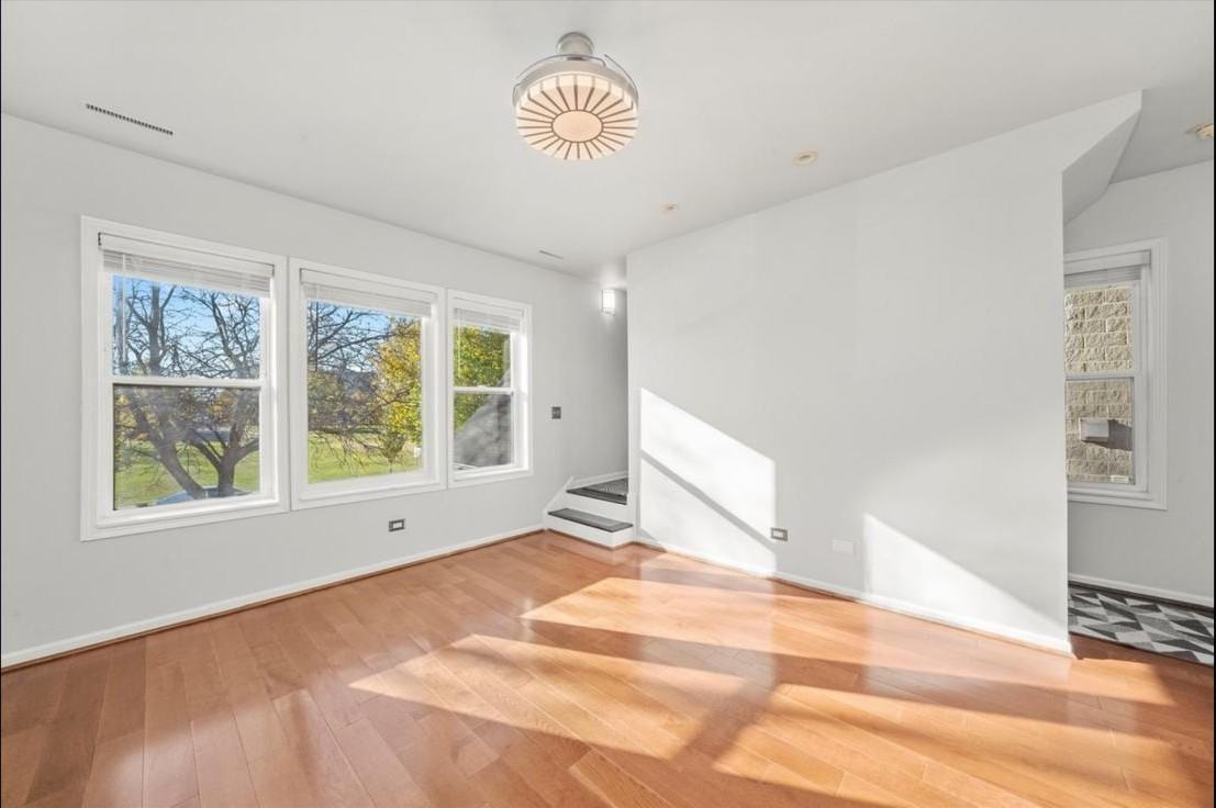 3769 S Lake Park Ave #1 - Photo 7 of 33