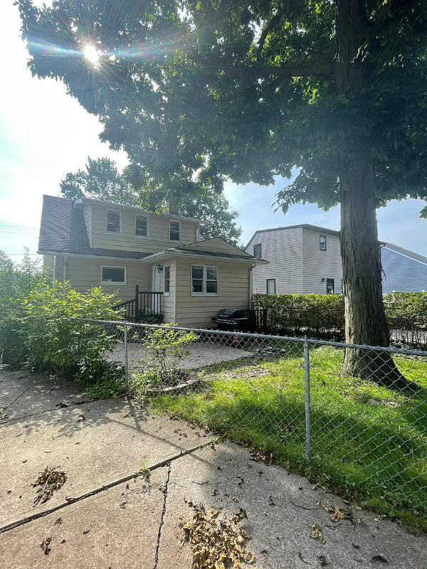1612 Parker Dr - Photo 2 of 17