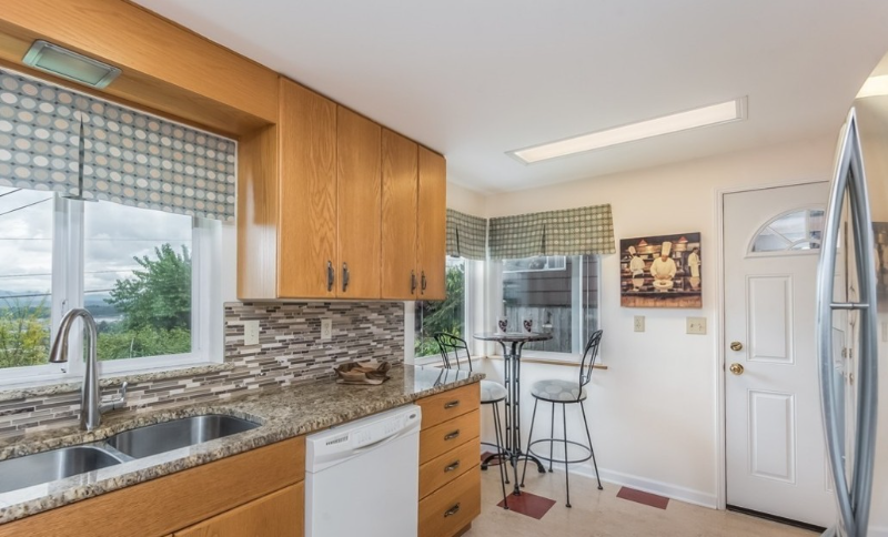 7921 7th Ave Sw - Photo 4 of 17