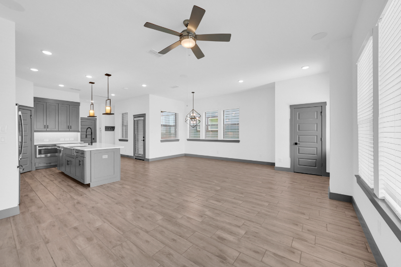 18514 Gratification Ln - Photo 5 of 33