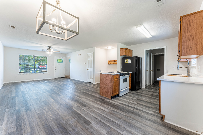 2402 S 16th St - Photo 6 of 16