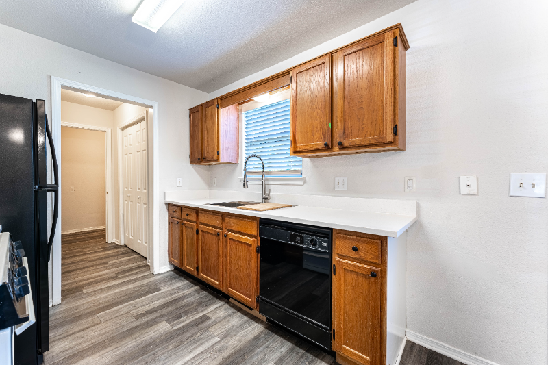 2402 S 16th St - Photo 7 of 16