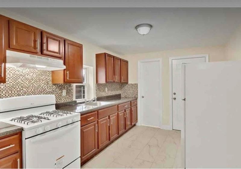 10 Locust Hill Ave #2 - Photo 7 of 9