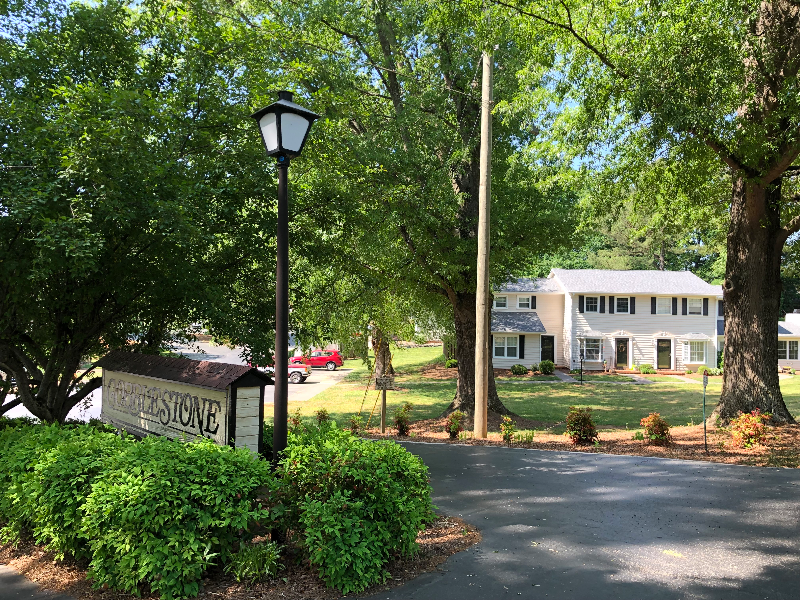 2201 Stonecutter Dr - Photo 2 of 21