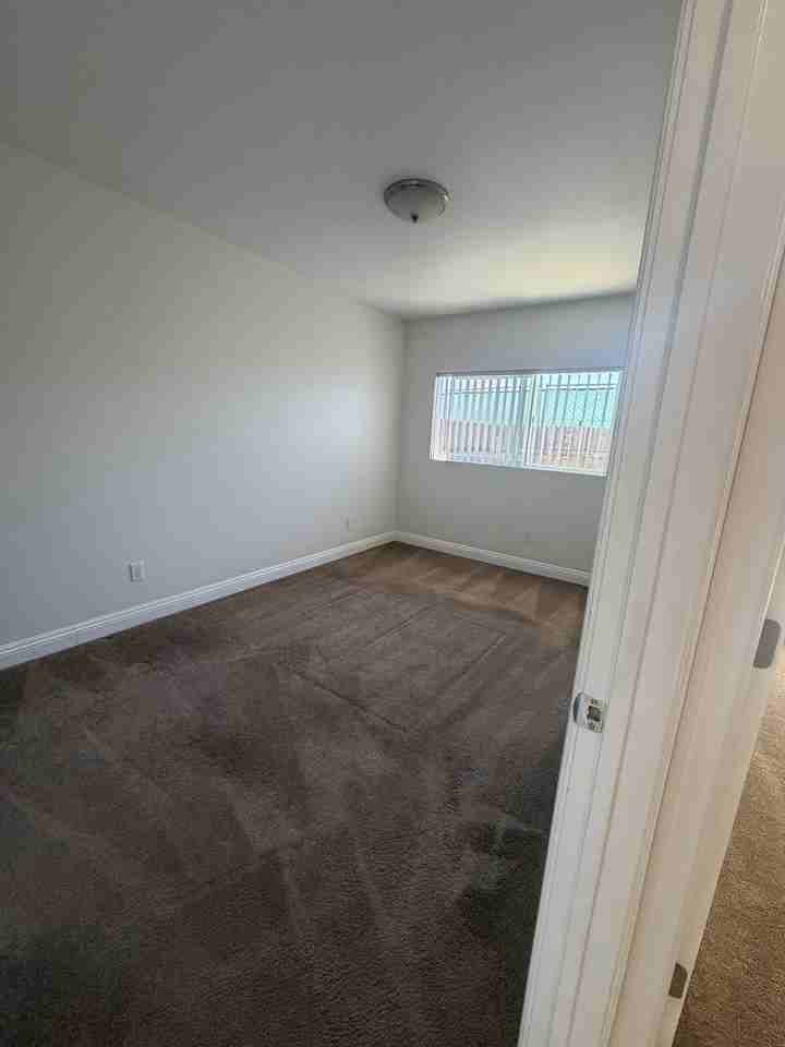 102 N 13th Ave #D - Photo 4 of 8