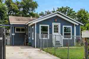 featured image of 9413 Clinton Dr