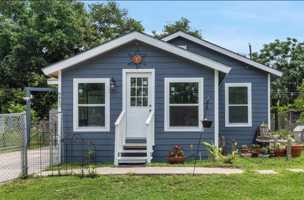 featured image of 9413 Clinton Dr