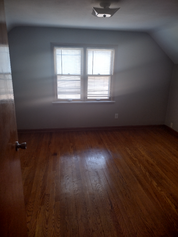 2311 10th St - Photo 4 of 6