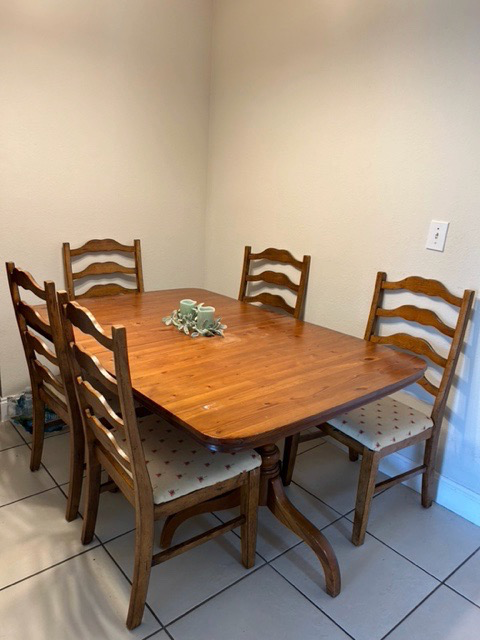 470 Nw 20th St - Photo 5 of 24
