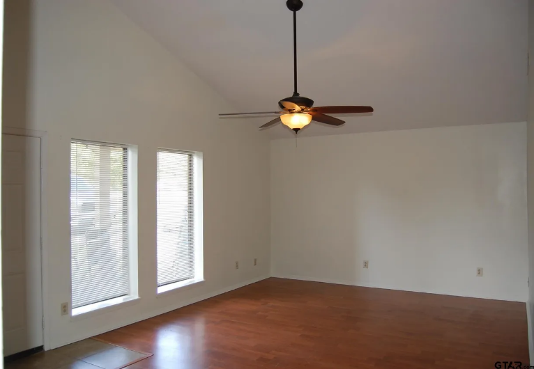 16215 Carole Dr - Photo 2 of 16