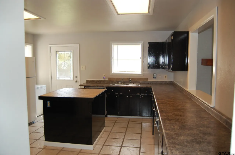 16215 Carole Dr - Photo 5 of 16