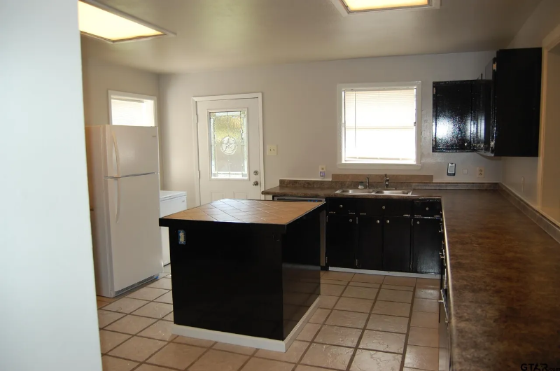 16215 Carole Dr - Photo 6 of 16