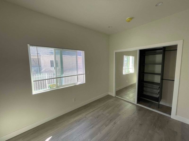 2910 S Budlong Ave - Photo 6 of 11
