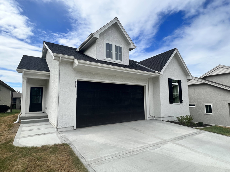 1299 Sw Heartwood Dr - Photo 2 of 29