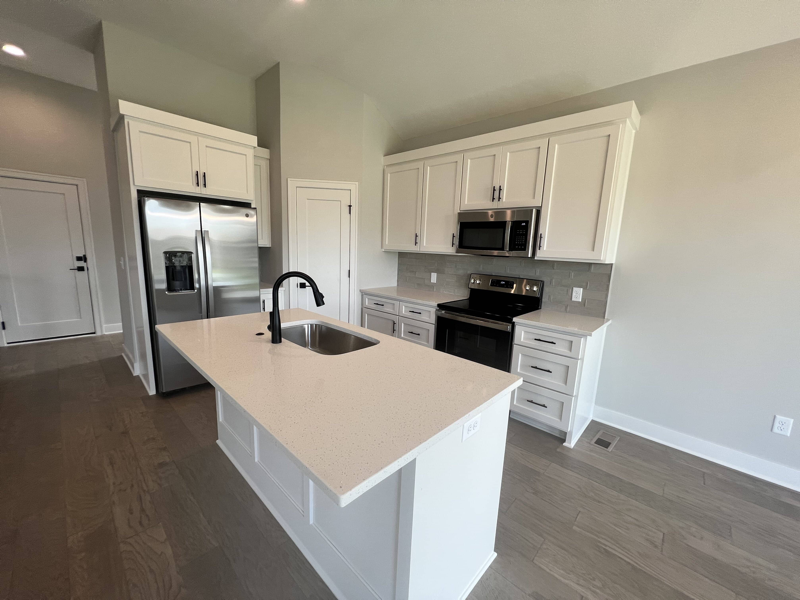 1299 Sw Heartwood Dr - Photo 5 of 29