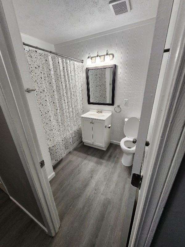 1146 Morris Ave - Photo 2 of 14