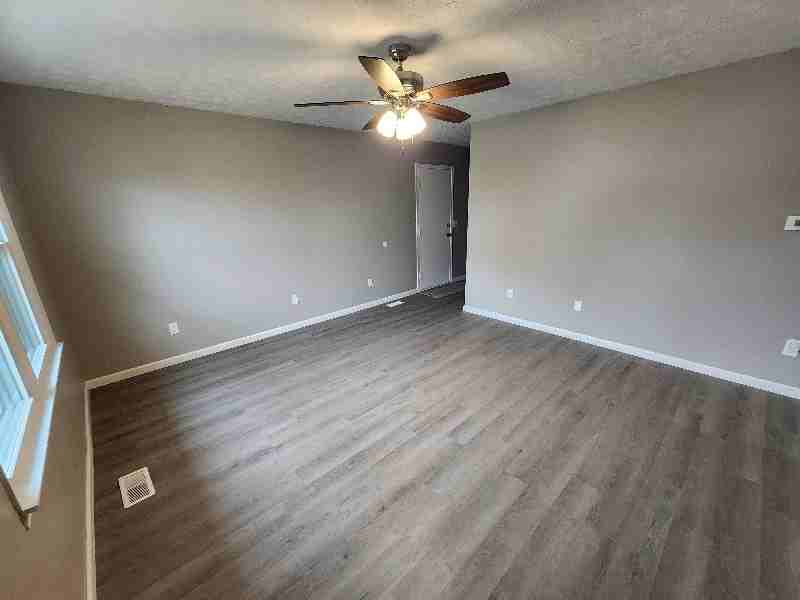 1146 Morris Ave - Photo 6 of 14