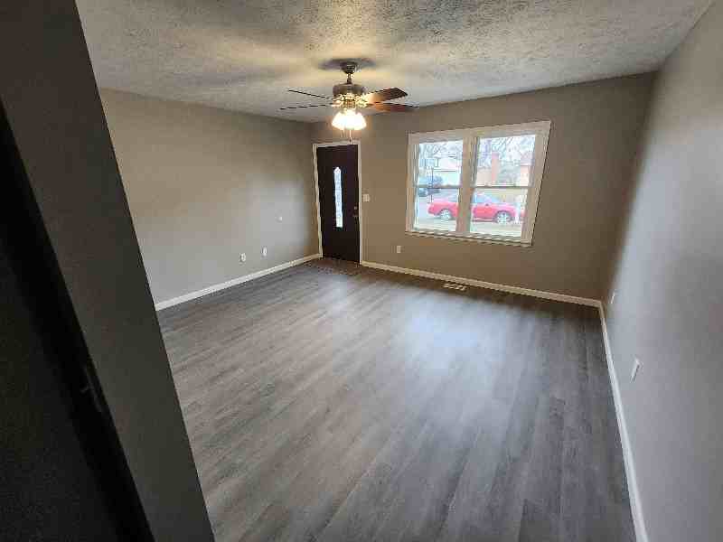 1146 Morris Ave - Photo 7 of 14