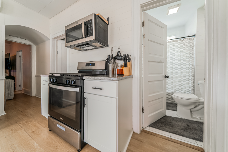 2051 W 45th St #DOWN - Photo 4 of 24