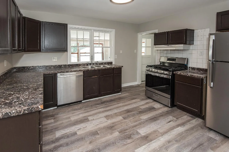 10116 Saint Katherine Ln - Photo 4 of 21