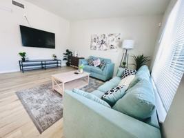 featured image of 915 N Holly St