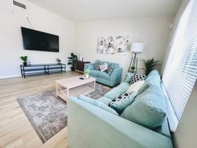 915 N Holly St - Photo 1 of 1