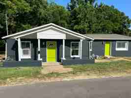 featured image of 208 Washington St