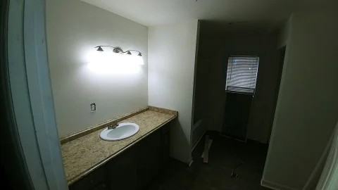 208 Washington St - Photo 4 of 6