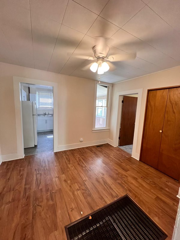 407 S Anderson St - Photo 6 of 10