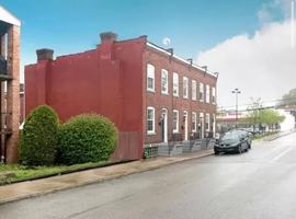 featured image of 4637 Plummer St