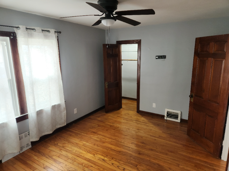 216 E Washington St - Photo 5 of 6