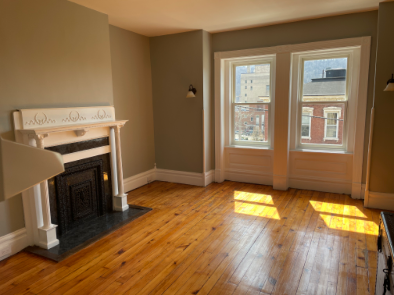 99 12th St #C - Photo 2 of 12