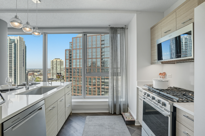 289 N Canal St - Photo 3 of 14
