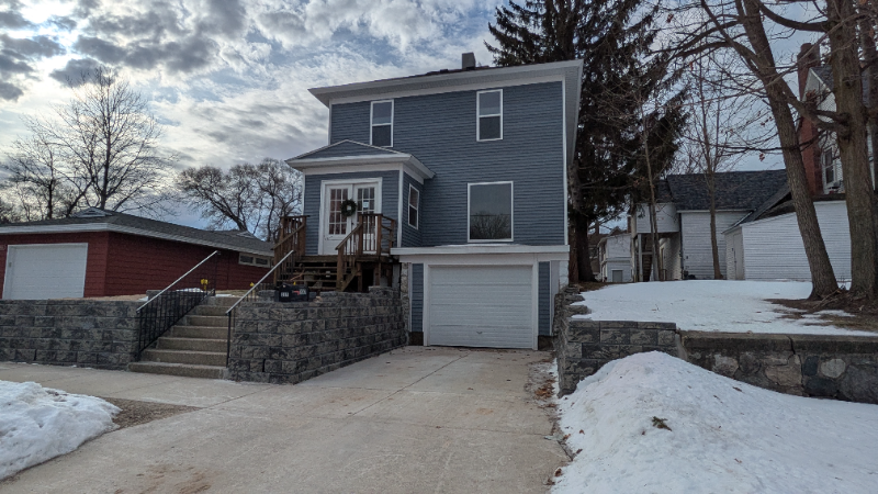 307 Lincoln St - Photo 3 of 12