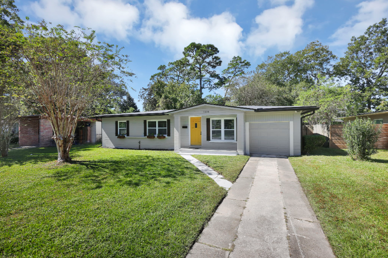 1374 Murray Dr - Photo 2 of 39